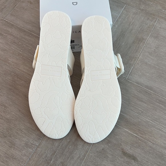 Veronica Beard Salva Jelly Sandals NIB Size 7 - Picture 6 of 7